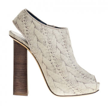 Pollini: Gli ankle boots in maglia a trecce con maxi-tacco, Collezione Autunno/Inverno 2011/2012.
