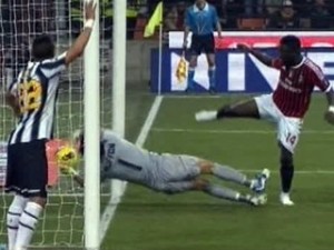 Gol Muntari Buffon non convalidato