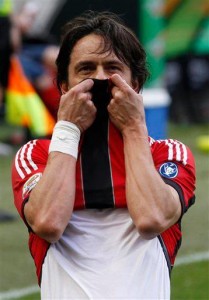 superpippoinzaghibacio Super Pippo bacia la maglia del Milan