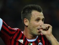Calciomercato, l’ex Milan Cassano verso la Francia