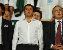 Renzi: “Berlusconi mi ha parlato della panchina del Milan”