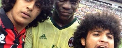 Milan-Manchester City: invasione e selfie con Balotelli per due tifosi – FOTO