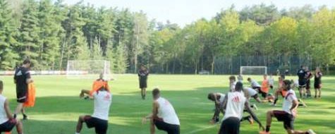 Milanello, squadra in campo per la seduta mattutina (in aggiornamento)