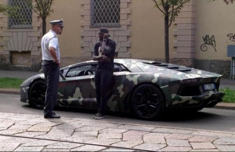 1 Muntari Lambo 475x309 Muntari fermato ieri dalla GdF con la sua Lamborghini