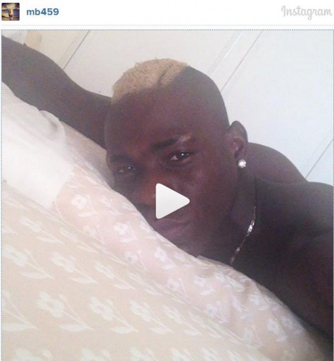 1 b 475x513 Balotelli canta in francese per Fanny VIDEO