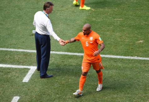Van Gaal continua a pensare a De Jong: è lalternativa a Vidal 451440278 475x326 Van Gaal continua a pensare a De Jong: è lalternativa a Vidal