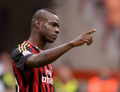 485598361 475x365 Balotelli saluta i compagni e scherza con Pazzini: Adesso che parto giocherai di più