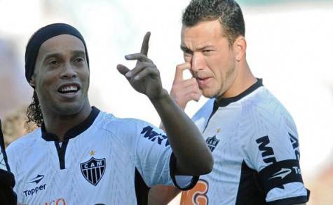 Ronaldinho Atletico Mineiro 475x292 Il Santos dopo Robinho vuole Ronaldinho: le parti però negano