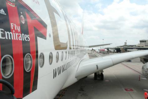 Milan, intorno alle 12.15 la squadra atterra a Malpensa aereo 475x316 Milan, intorno alle 12.15 la squadra atterra a Malpensa