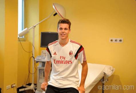 Van Ginkel visite 1 475x326 UFFICIALE: Van Ginkel è un nuovo giocatore del Milan