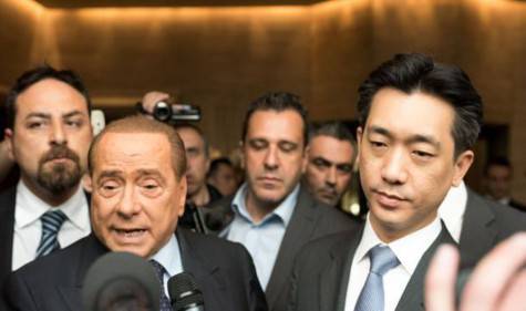 Berlusconi e Mr. Bee (foto ilsecoloxix)