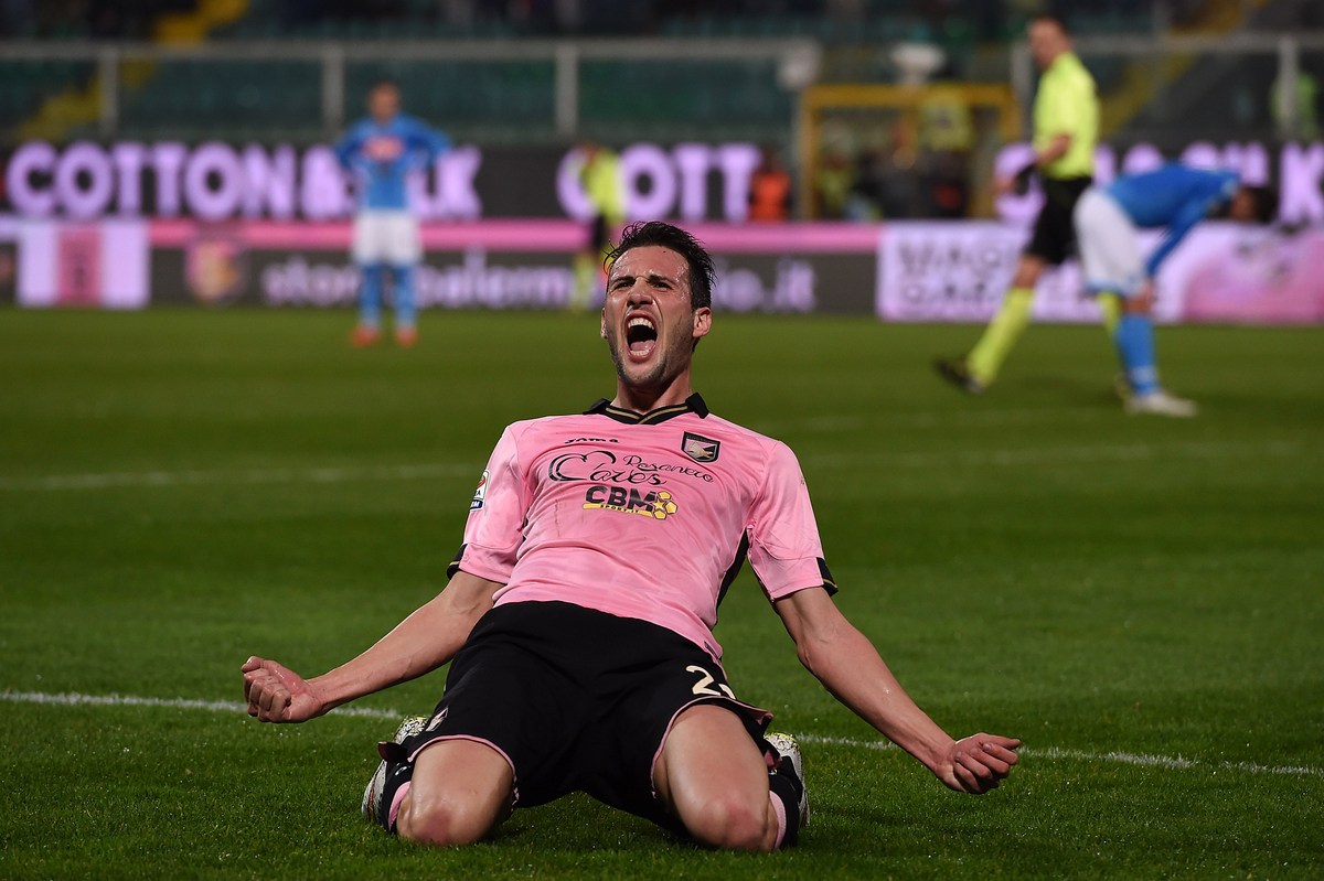 PALERMO, ITALY - FEBRUARY 14: Franco Vazquez of Palermo celebrates after scoring his team's second goal during the Serie A match between US Citta di Palermo and SSC Napoli at Stadio Renzo Barbera on February 14, 2015 in Palermo, Italy. (Photo by Tullio M. Puglia/Getty Images)
