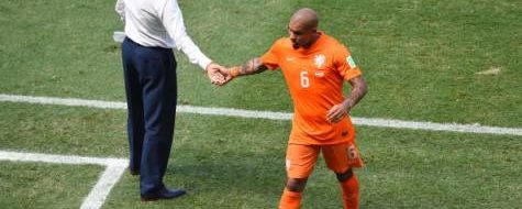 Van Gaal continua a pensare a De Jong: è l’alternativa a Vidal