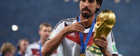 Galliani studia il colpo per il centrocampo: via De Jong, dentro Khedira