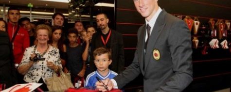 Milan, Torres su Twitter: “Felice con la mia nuova famiglia” – FOTO